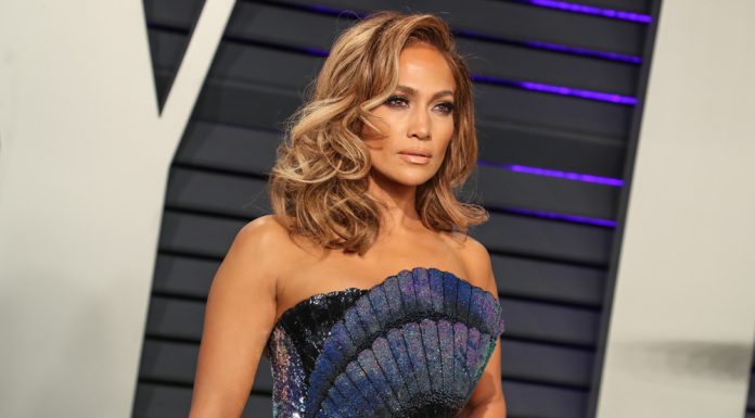 Jennifer Lopez tregon sekretin e të qenit e re